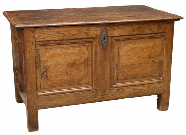 FRENCH OAK PANELED STORAGE TRUNKFrench 35b582