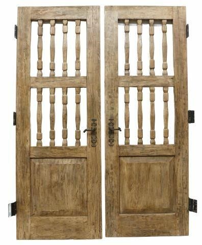  2 RUSTIC ARCHITECTURAL DOORS lot 35b5ae