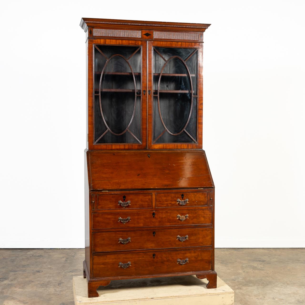 GEORGIAN-STYLE MAHOGANY BUREAU