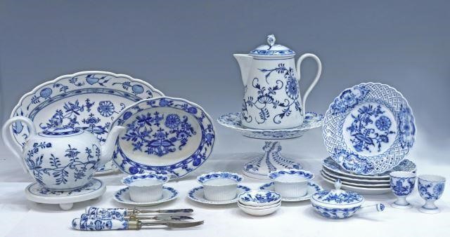 (26) BLUE ONION STYLE PORCELAIN