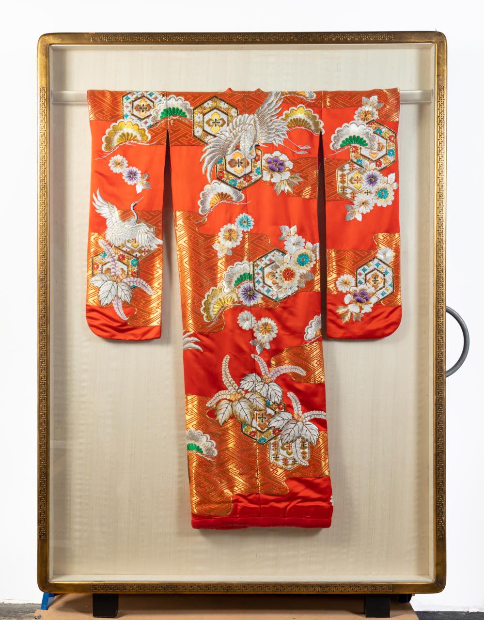 LARGE FRAMED RED JAPANESE SILK 359545