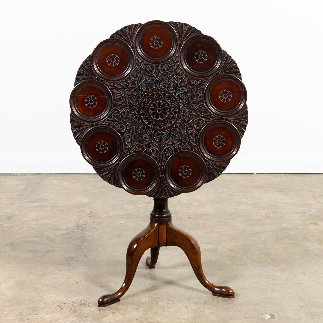 GEORGIAN-STYLE MAHOGANY TILT-TOP SUPPER