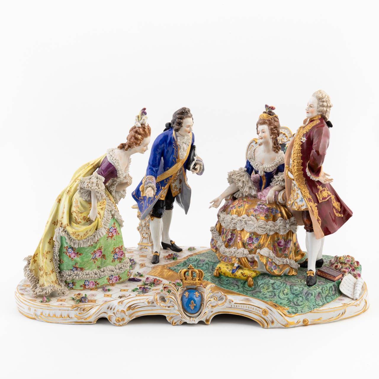 LRG VOLKSTEDT PORCELAIN COURT 35981a