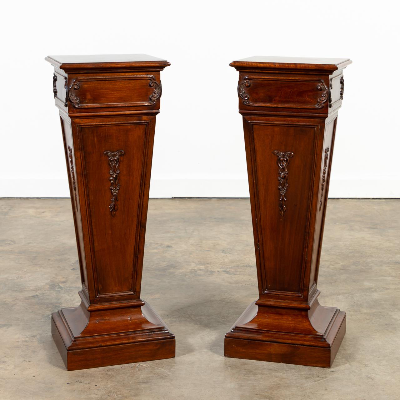 PAIR, ADAMS-STYLE CARVED MAHOGANY