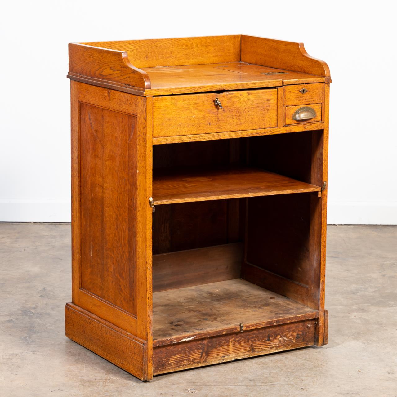 E. 20TH C. OAK CLERK'S CASH REGISTER