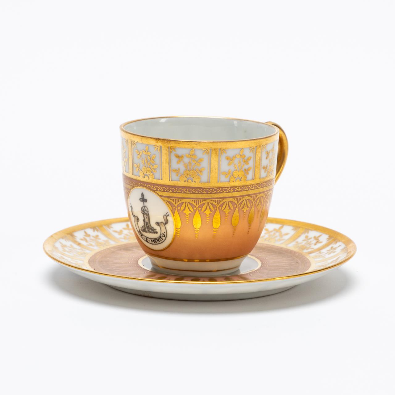 ARMORIAL CABINET CUP & SAUCER Style