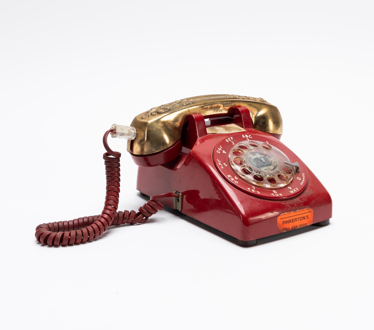 RED ROTARY DIAL PHONE WITH GOLD 359ab3