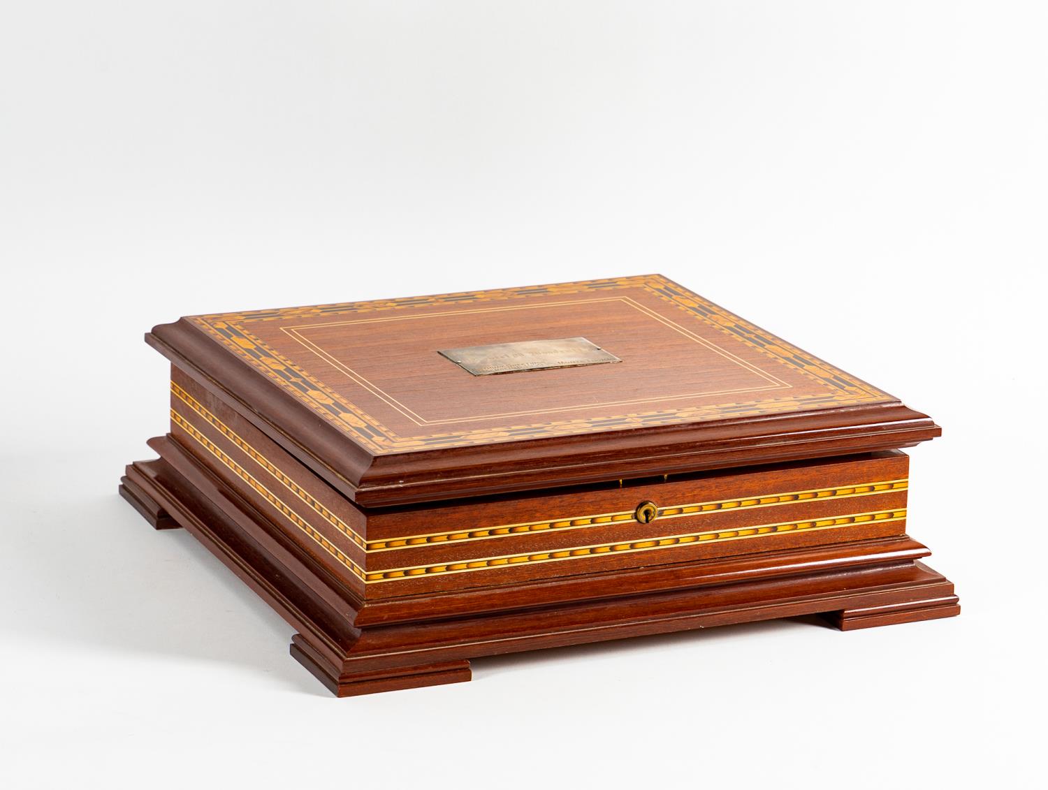 ROBERT WOODRUFF S CIGAR HUMIDOR 359ce4