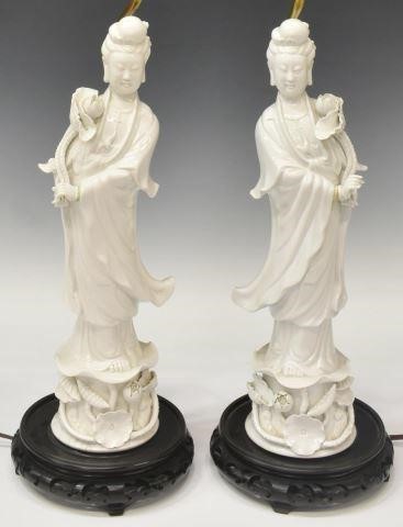  2 CHINESE PORCELAIN GUANYIN TABLE 35c81d