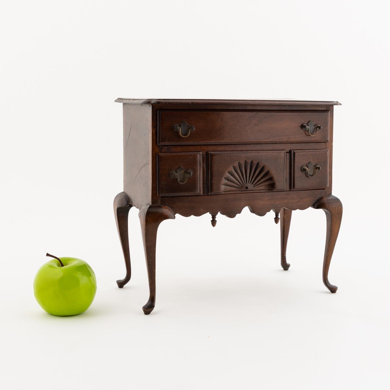 QUEEN ANNE STYLE DRESSING TABLE