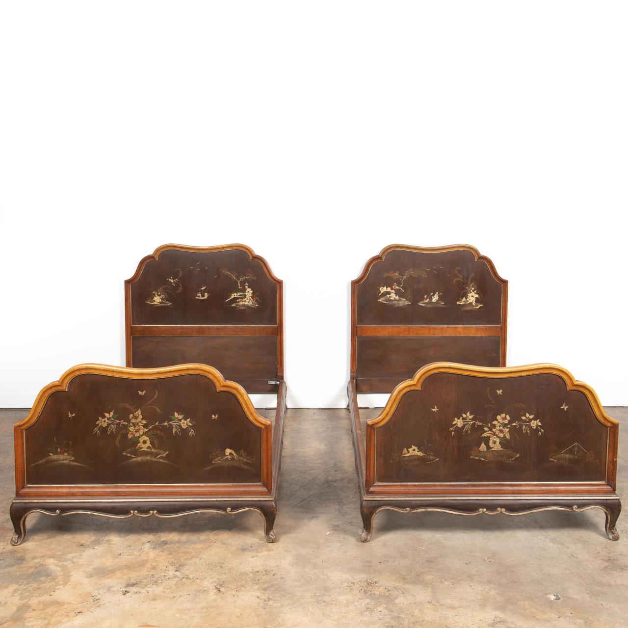 PAIR CHINOISERIE MOTIF TWIN BED 35c992