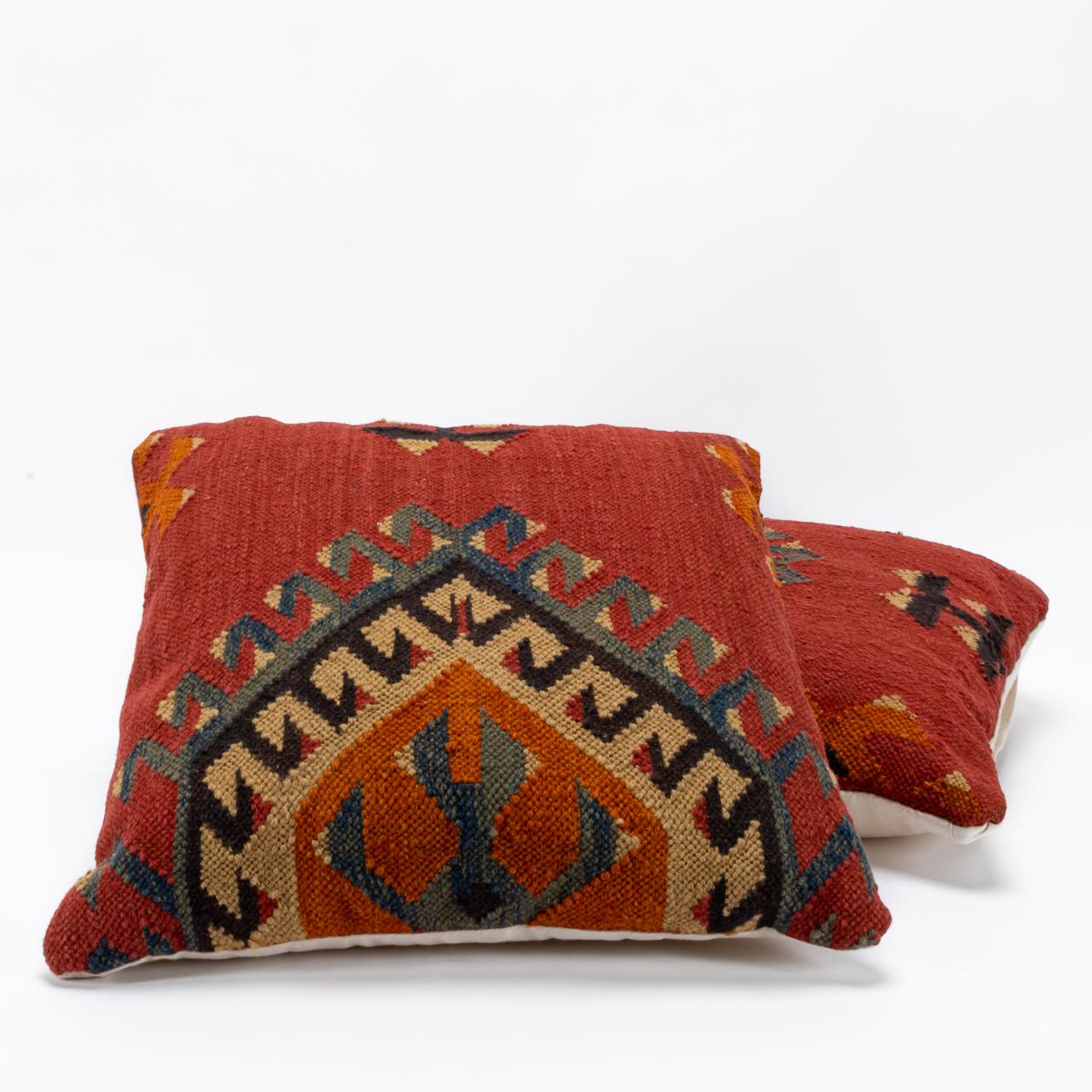 PAIR PERSIAN STYLE TAPESTRY PILLOW 35c9c1