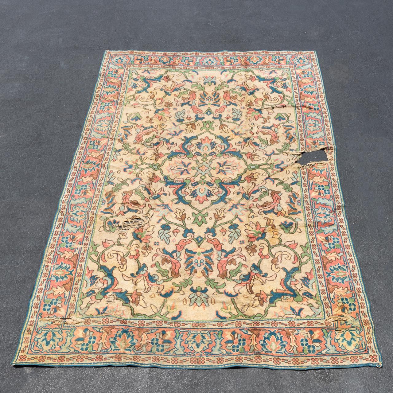 HAND-WOVEN OUSHAK DESIGN RUG Continental.