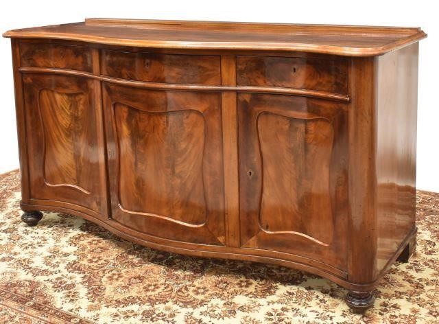 VICTORIAN MAHOGANY SERPENTINE FRONT