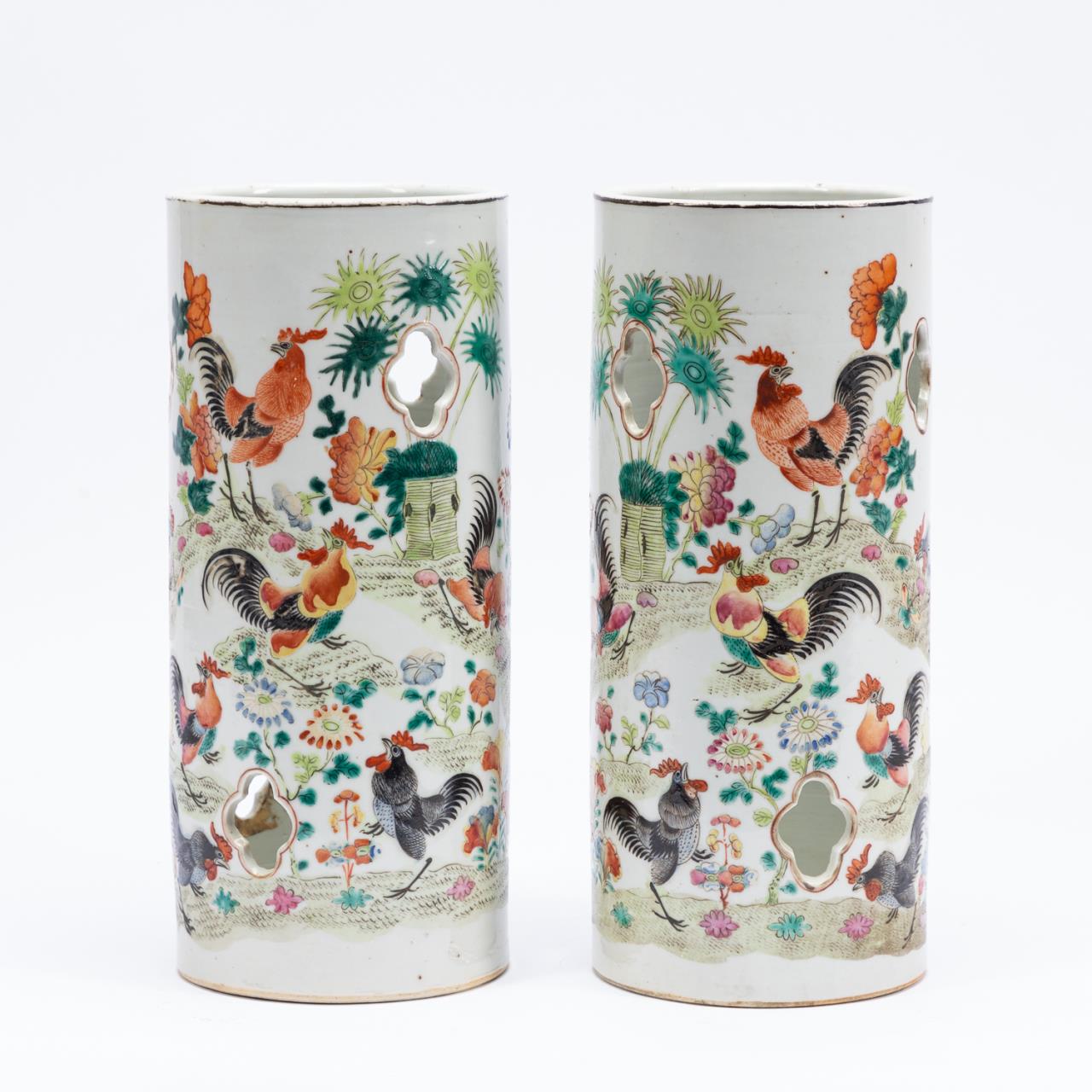PAIR CHINESE ROOSTER MOTIF PORCELAIN 35d26a