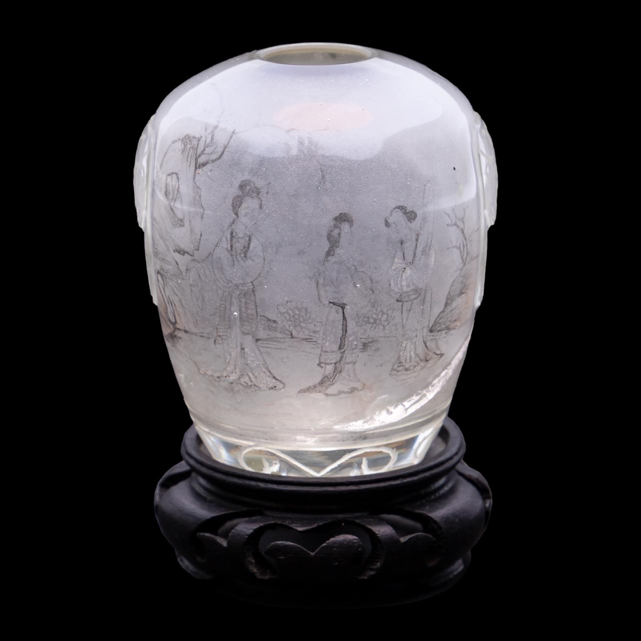 CHINESE REVERSE PAINTED SMALL VASE 35d277