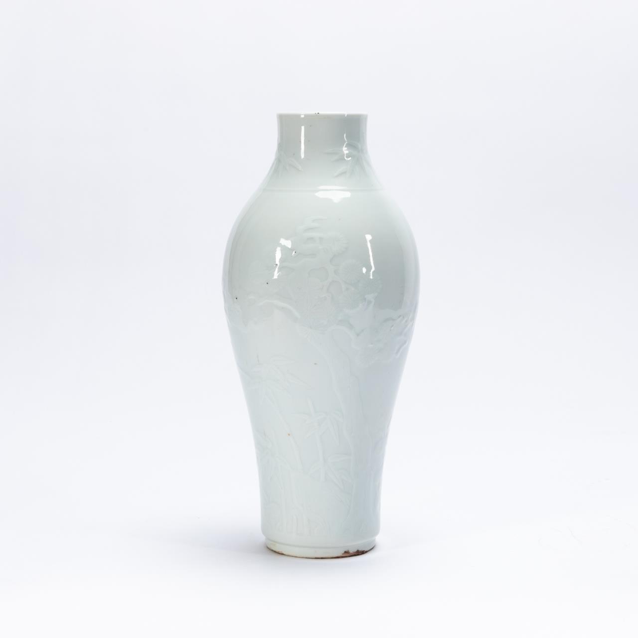 CHINESE CARVED BLANC DE CHINE LIUYEPING