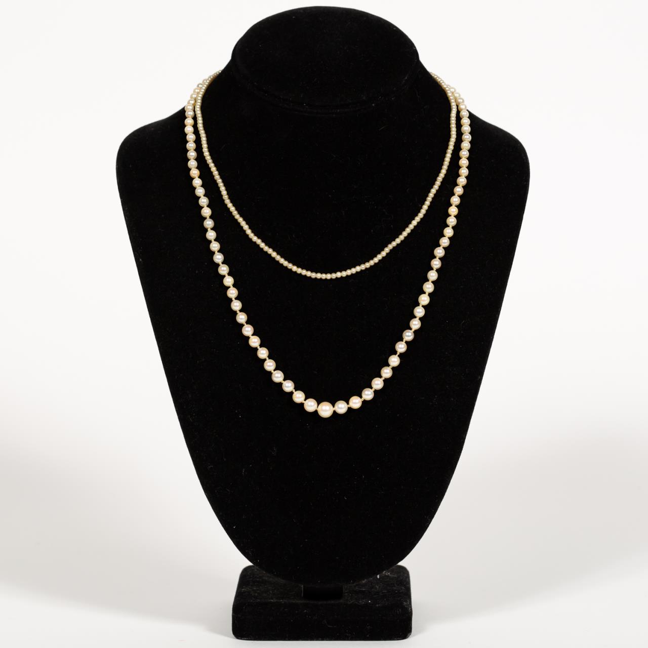 TWO CLASSIC LADIES PEARL NECKLACES 35d442