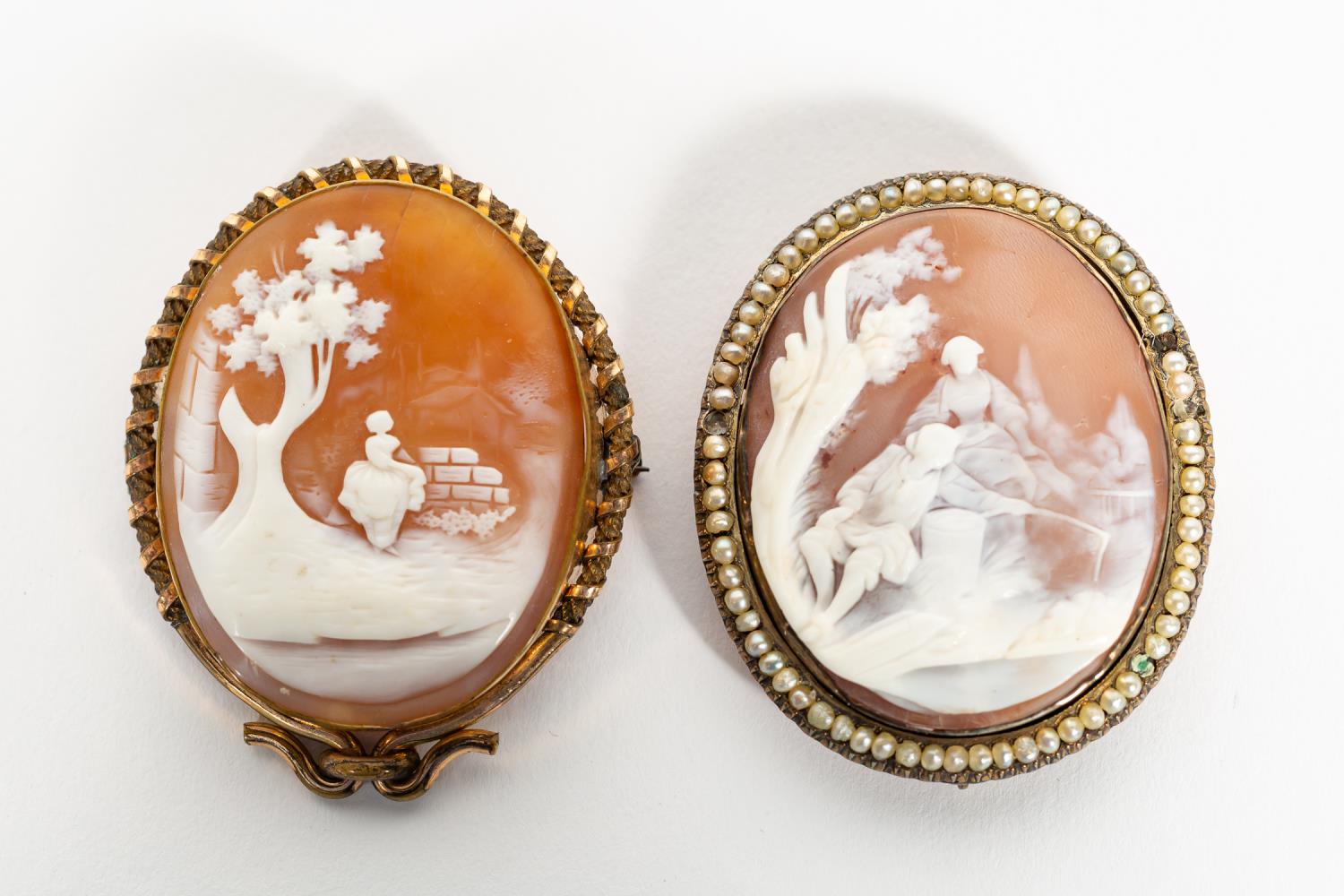 TWO OVAL CARVED CAMEO BROOCHES  35d445