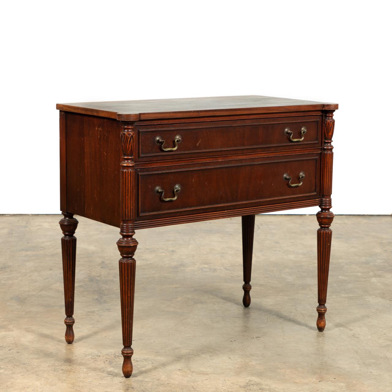 SHERATON STYLE SMALL MAHOGANY CHEST 35d44e