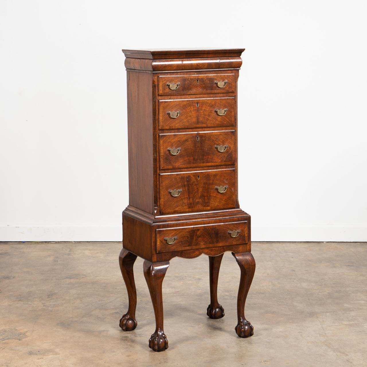 GEORGE II STYLE DIMINUTIVE WALNUT 35d595