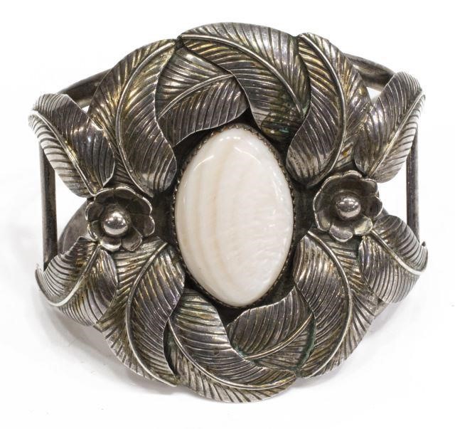 NATIVE AMERICAN NAVAJO SILVER CUFF