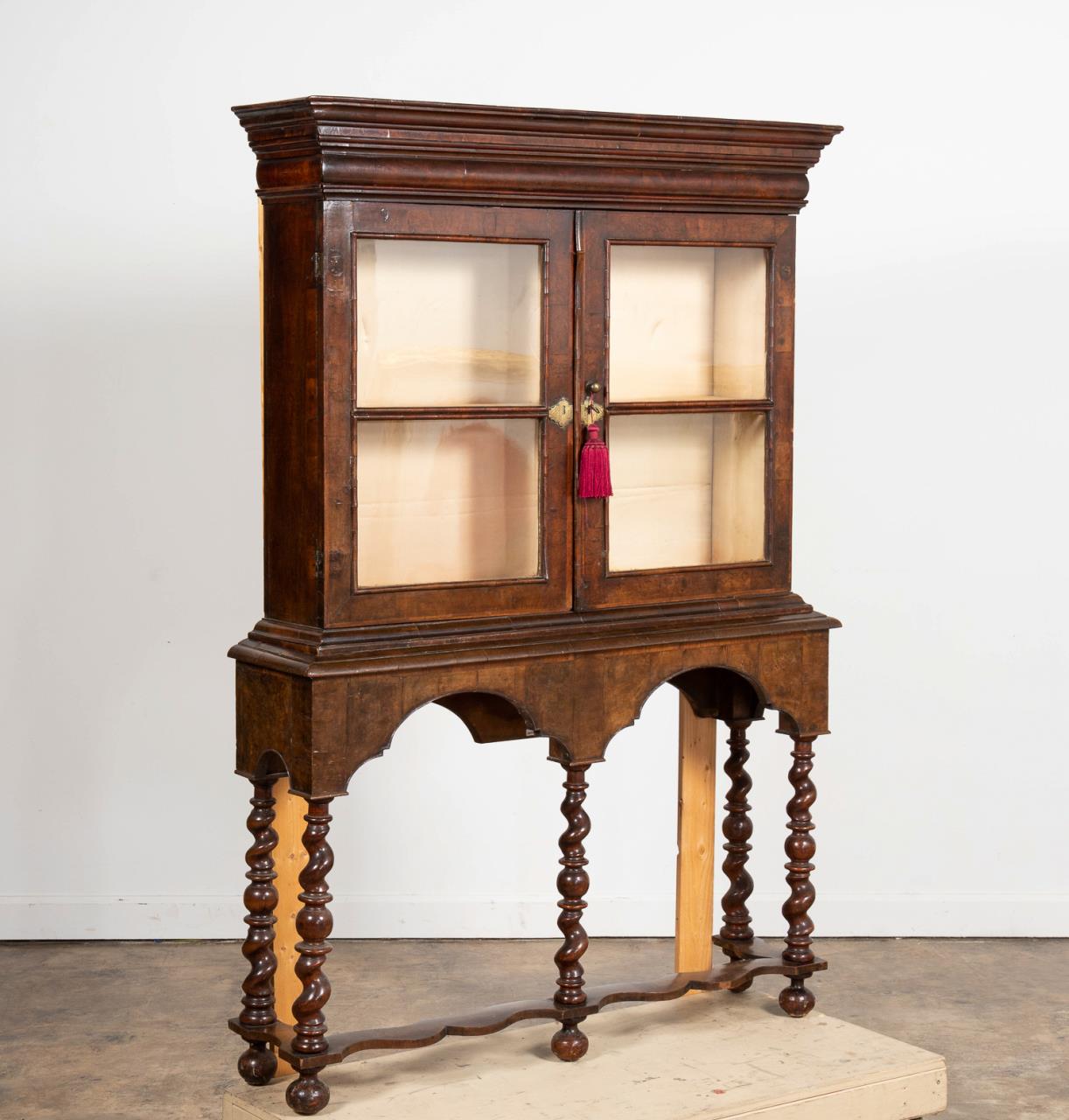 19TH C WILLIAM MARY STYLE CABINET 35d5d5