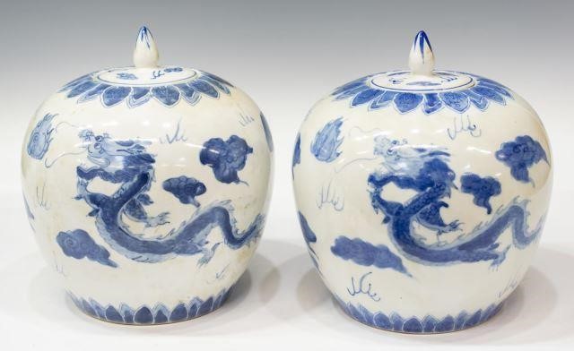  2 CHINESE BLUE WHITE PORCELAIN 35d63a