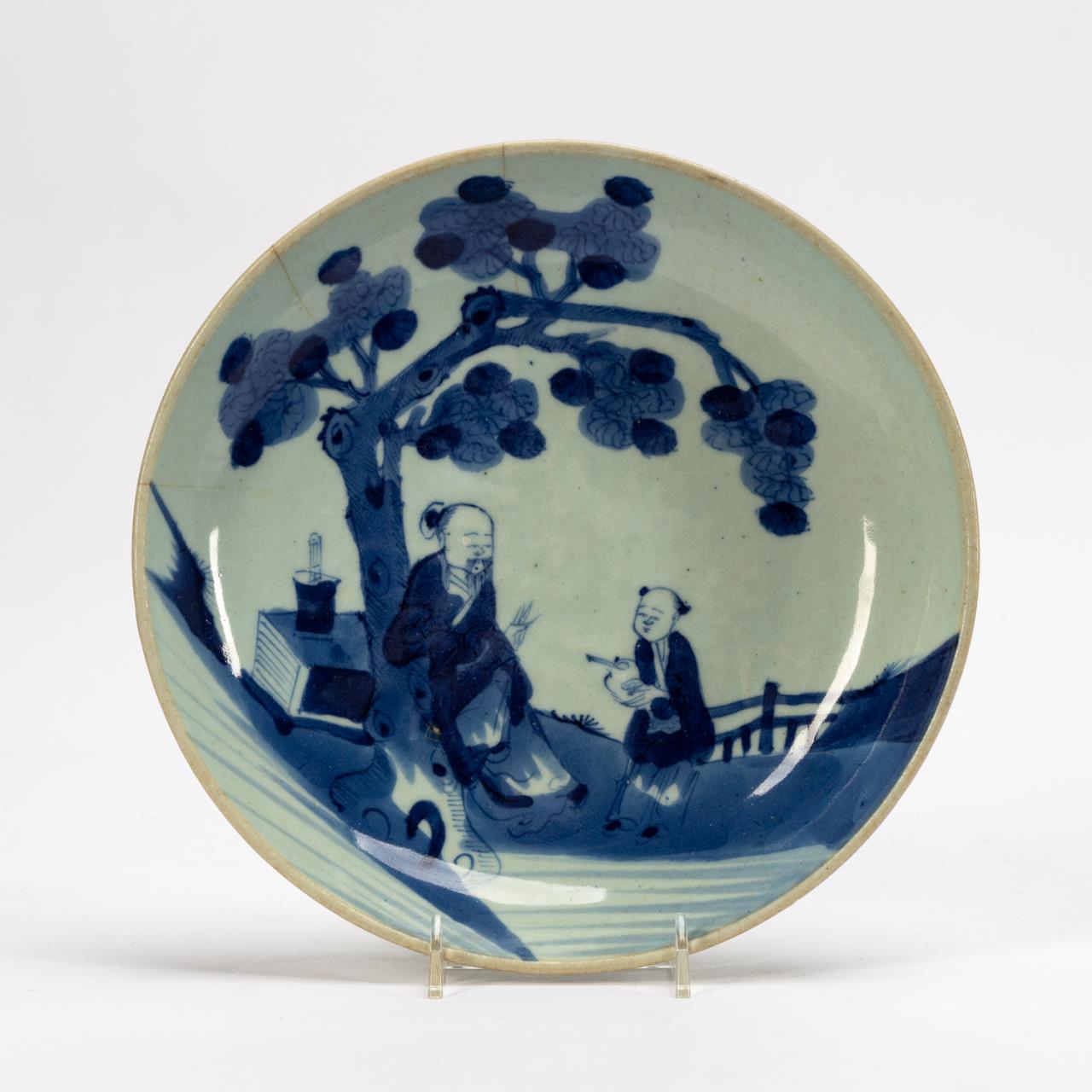 CHINESE ROUND BLUE & WHITE FIGURAL