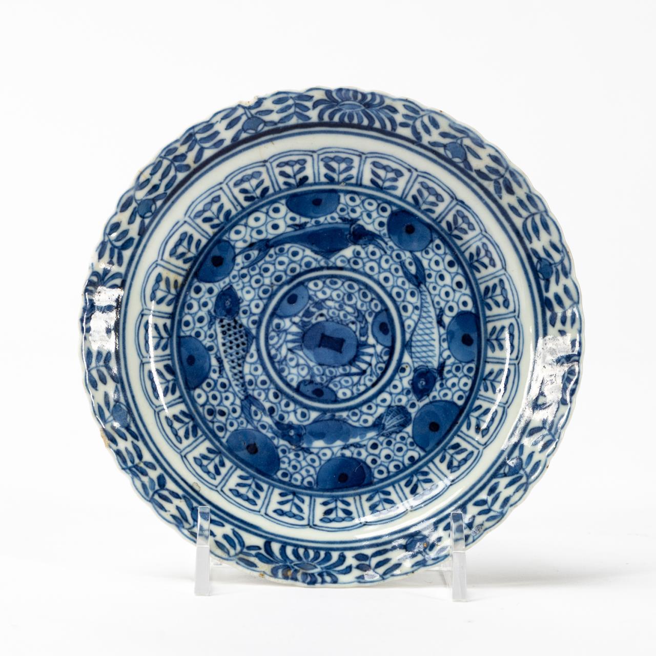 CHINESE SMALL BLUE & WHITE ROUND