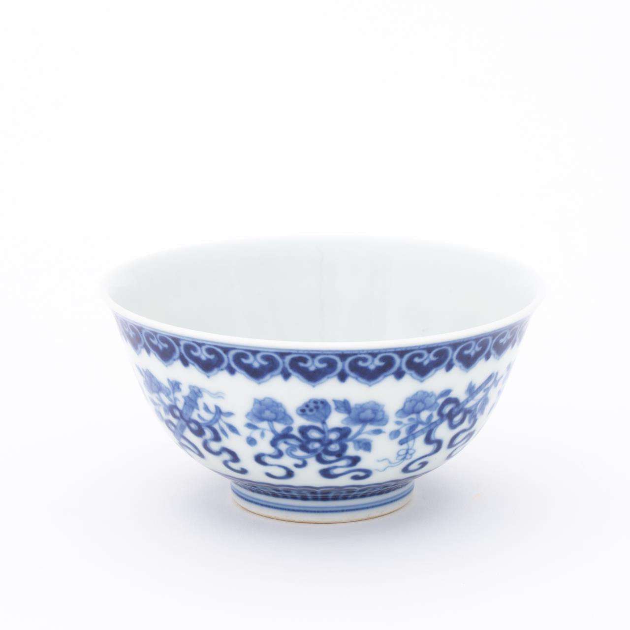 SMALL CHINESE BLUE WHITE PORCELAIN 35d7b9