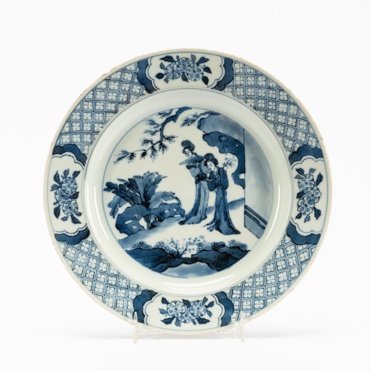 CHINESE BLUE & WHITE FIGURAL MOTIF