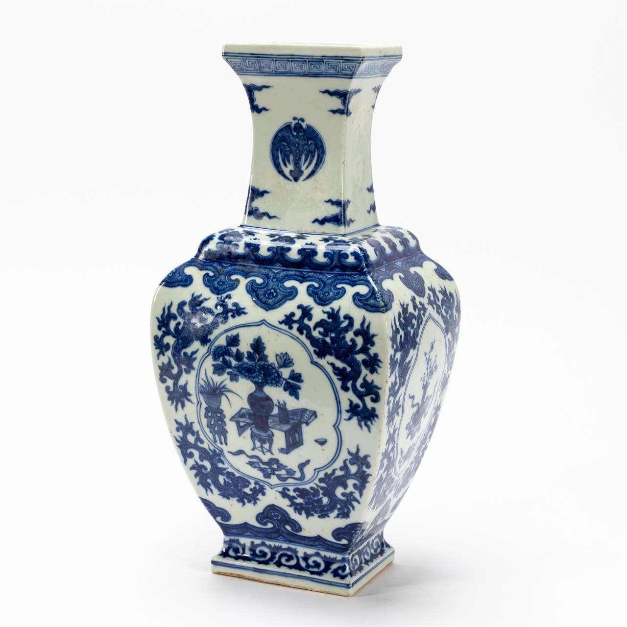 CHINESE BLUE & WHITE FLORAL MOTIF