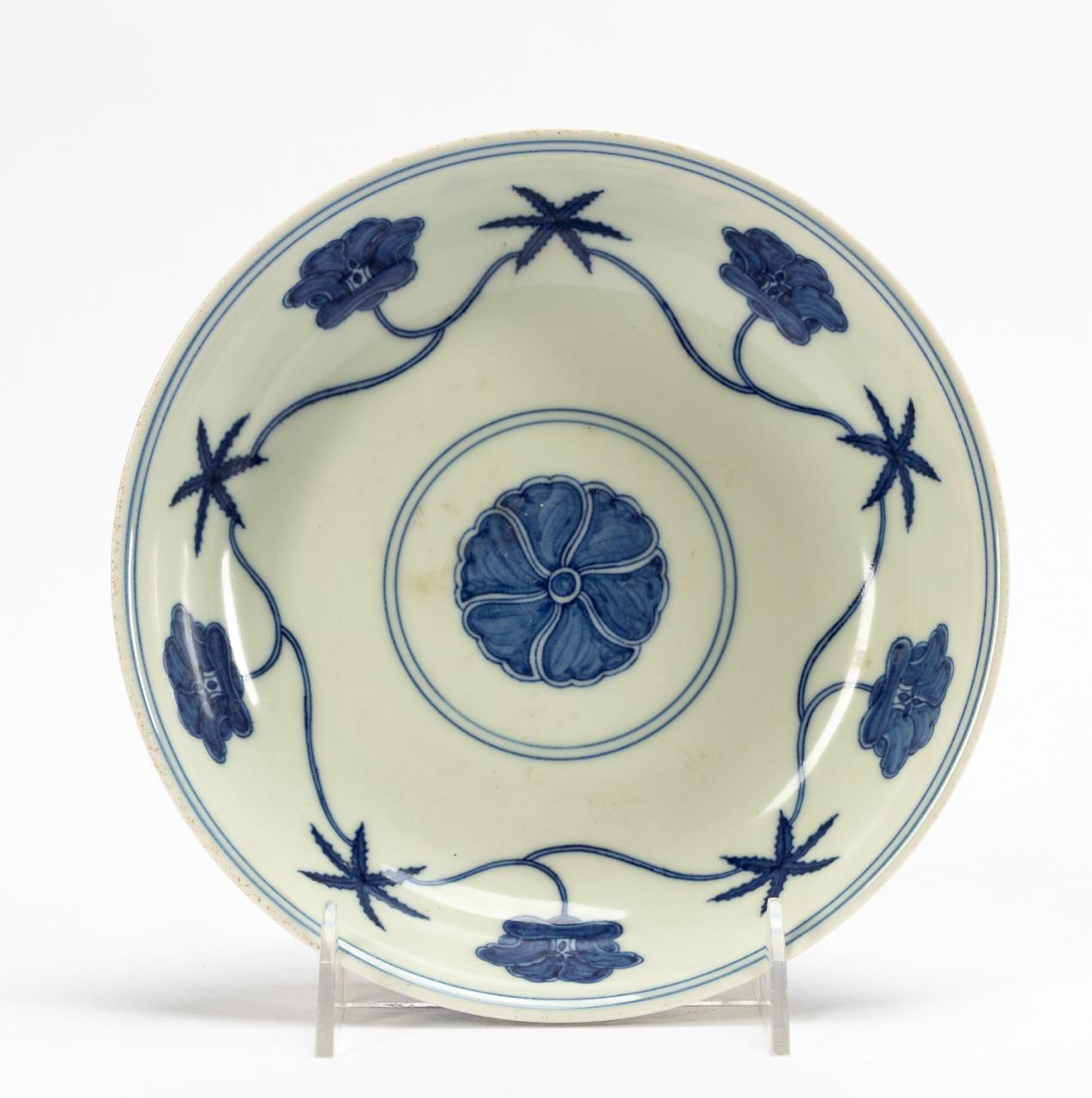 CHINESE BLUE & WHITE FLORAL MOTIF PORCELAIN