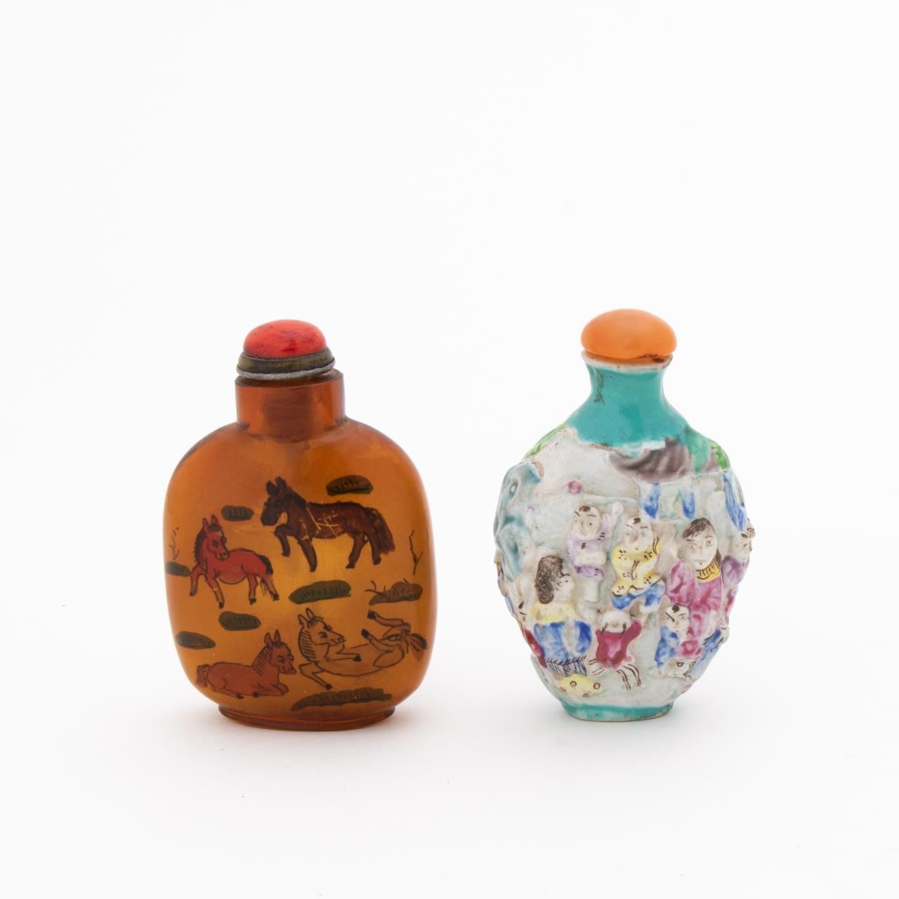 GROUP OF TWO CHINESE SNUFF BOTTLES 35da70