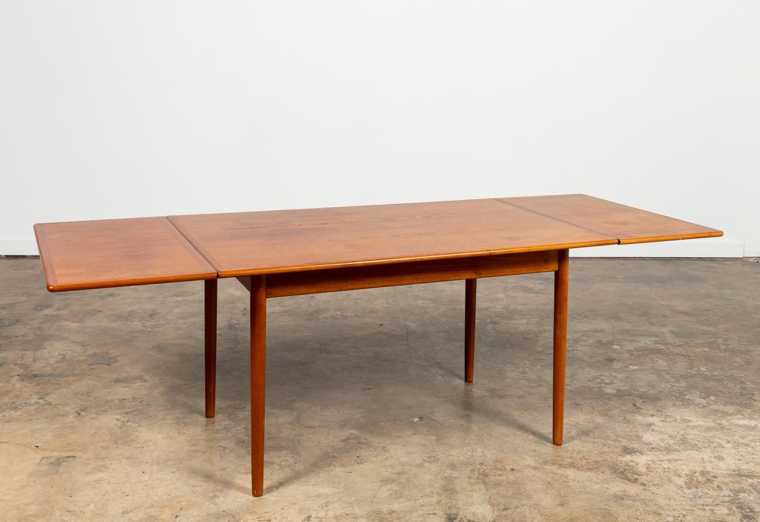 MID-CENTURY MODERN DINING TABLE