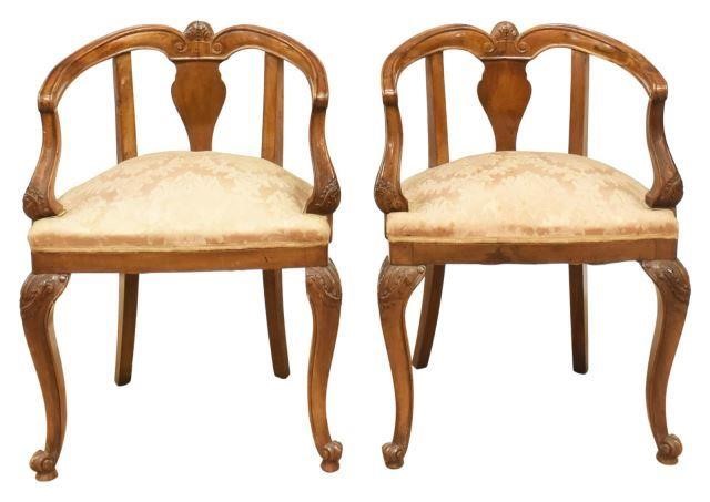  2 ITALIAN VENETIAN WALNUT ARMCHAIRS pair  35b752