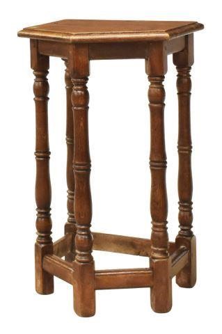 PETITE FRENCH OAK SIDE TABLE ON 35b7fe