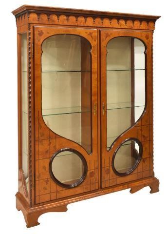 UNUSUAL GLAZED DOUBLE DOOR DISPLAY 35b84d