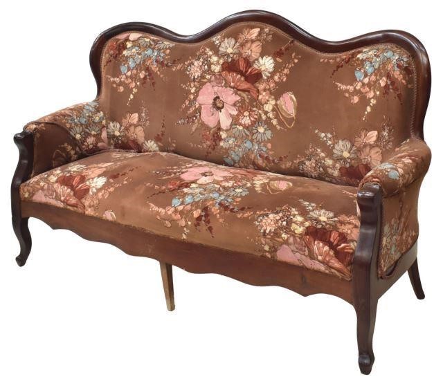 VICTORIAN UPHOLSTERED PARLOR SOFAVictorian 35bb04