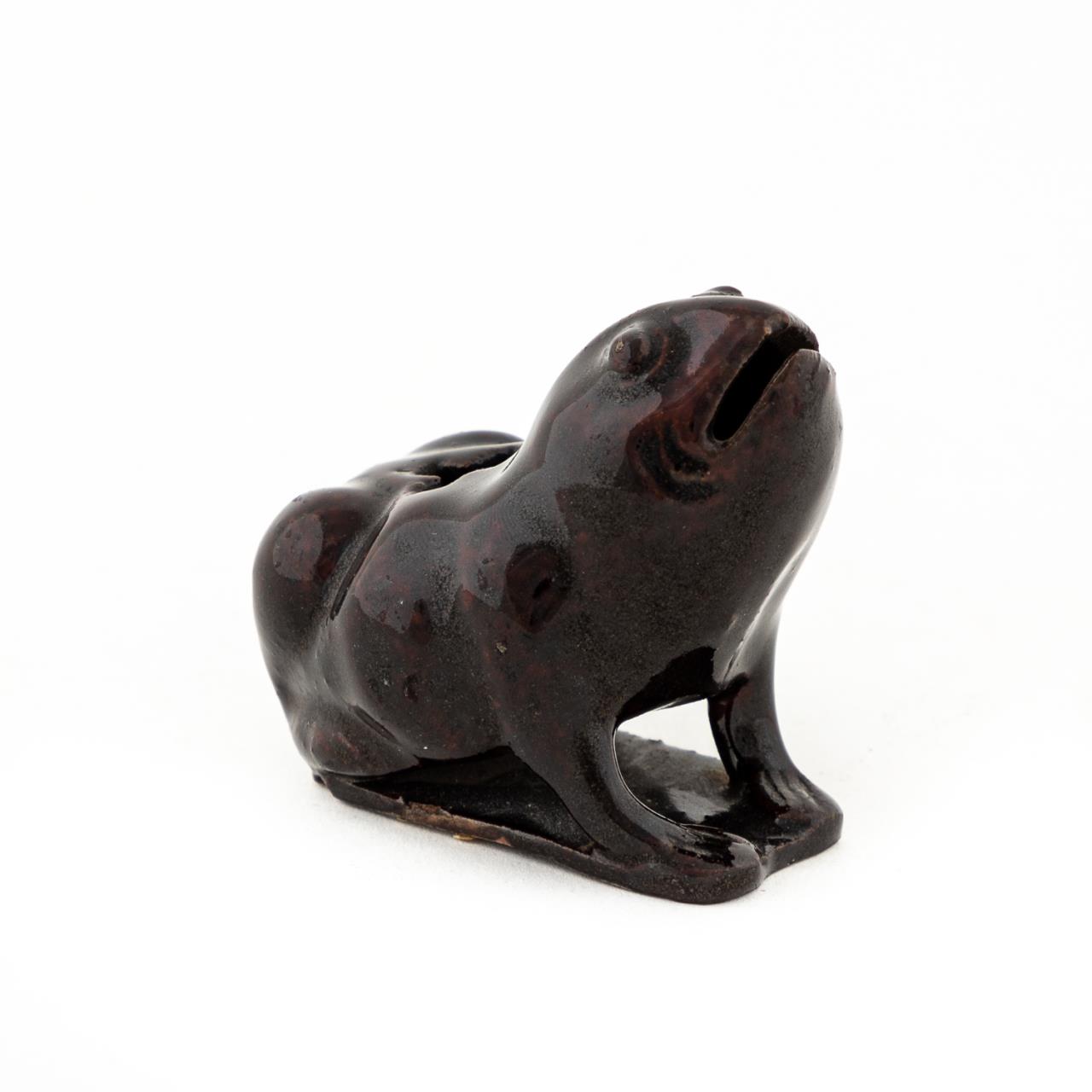 CHINESE DARK RED GLAZED FROG FIGURE  35c18f