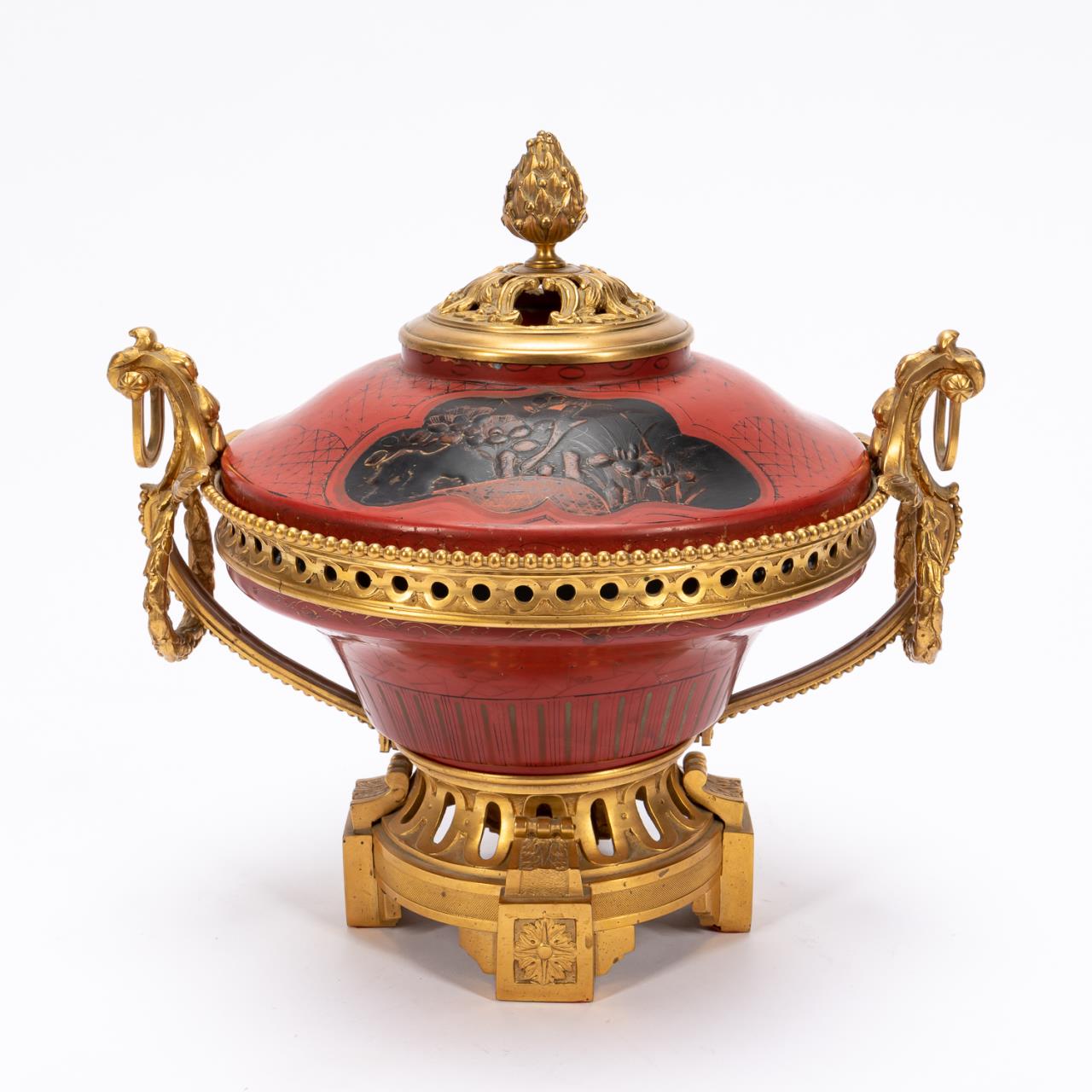 JAPANESE ORMOLU MOUNTED RED LACQUER 35c19e