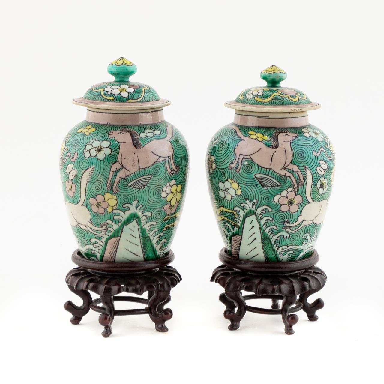 PAIR SMALL CHINESE FAMILLE VERTE 35c38b