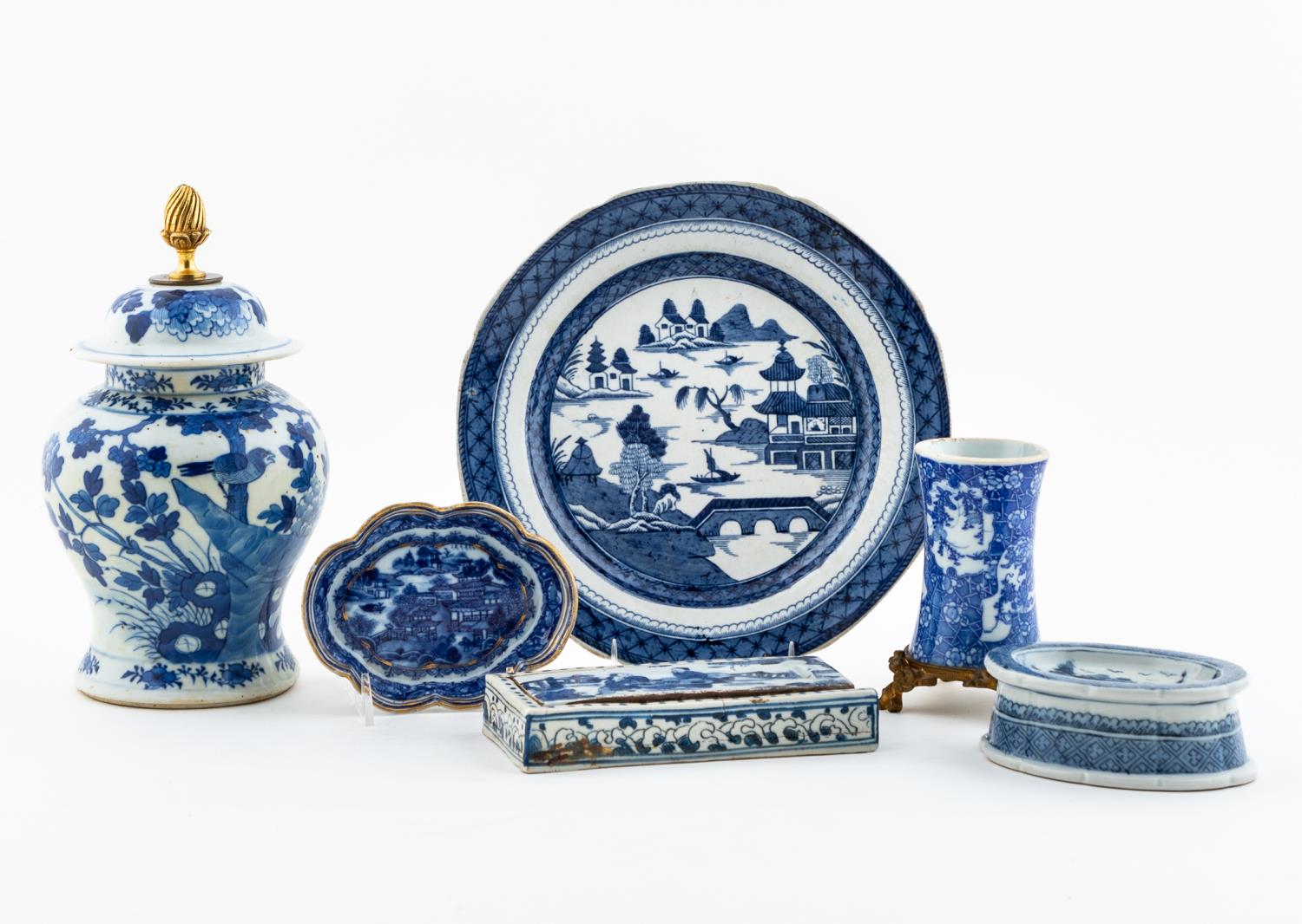 SIX PIECES BLUE AND WHITE CHINESE 35c39d