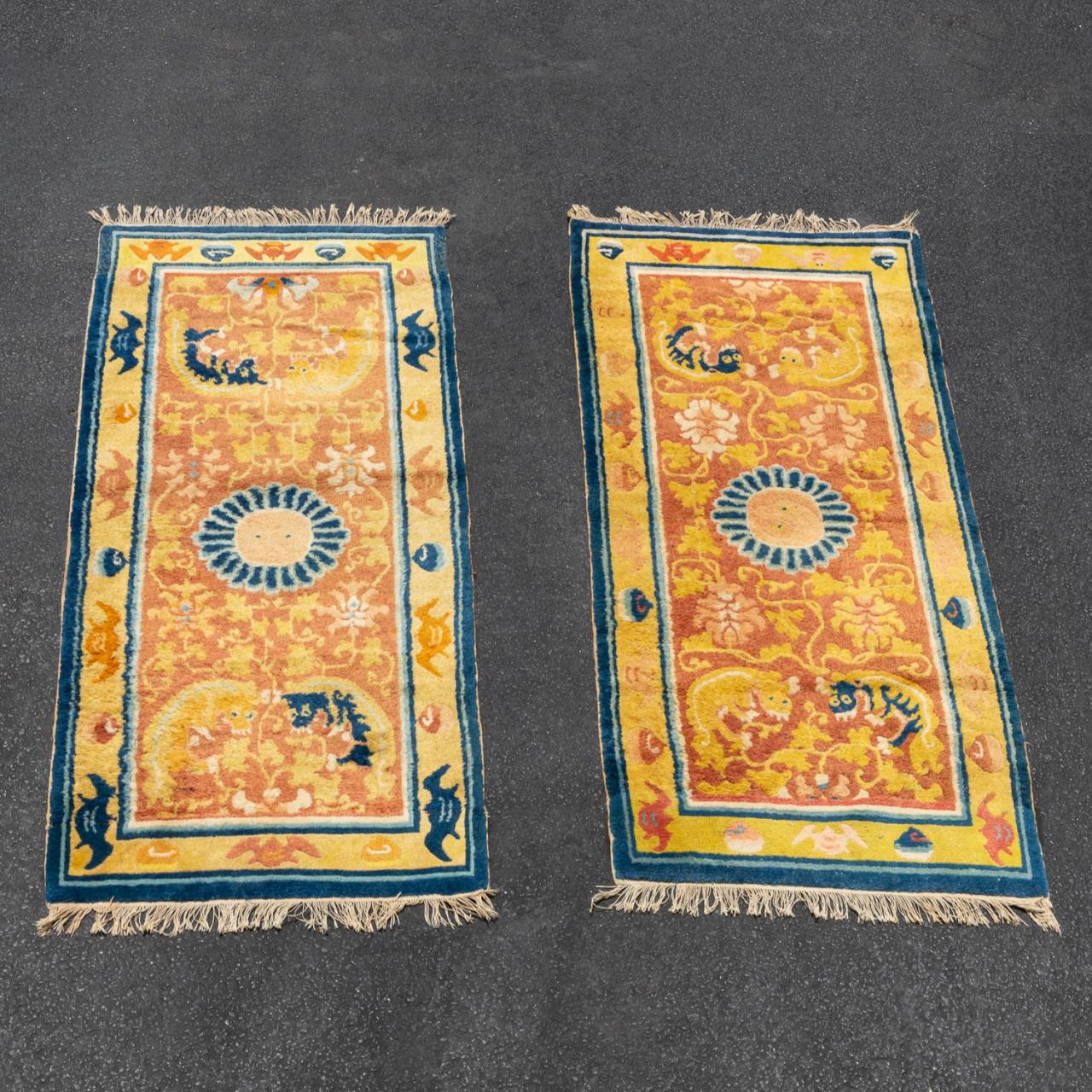 PAIR CHINESE ART DECO STYLE THROW 35c4a4