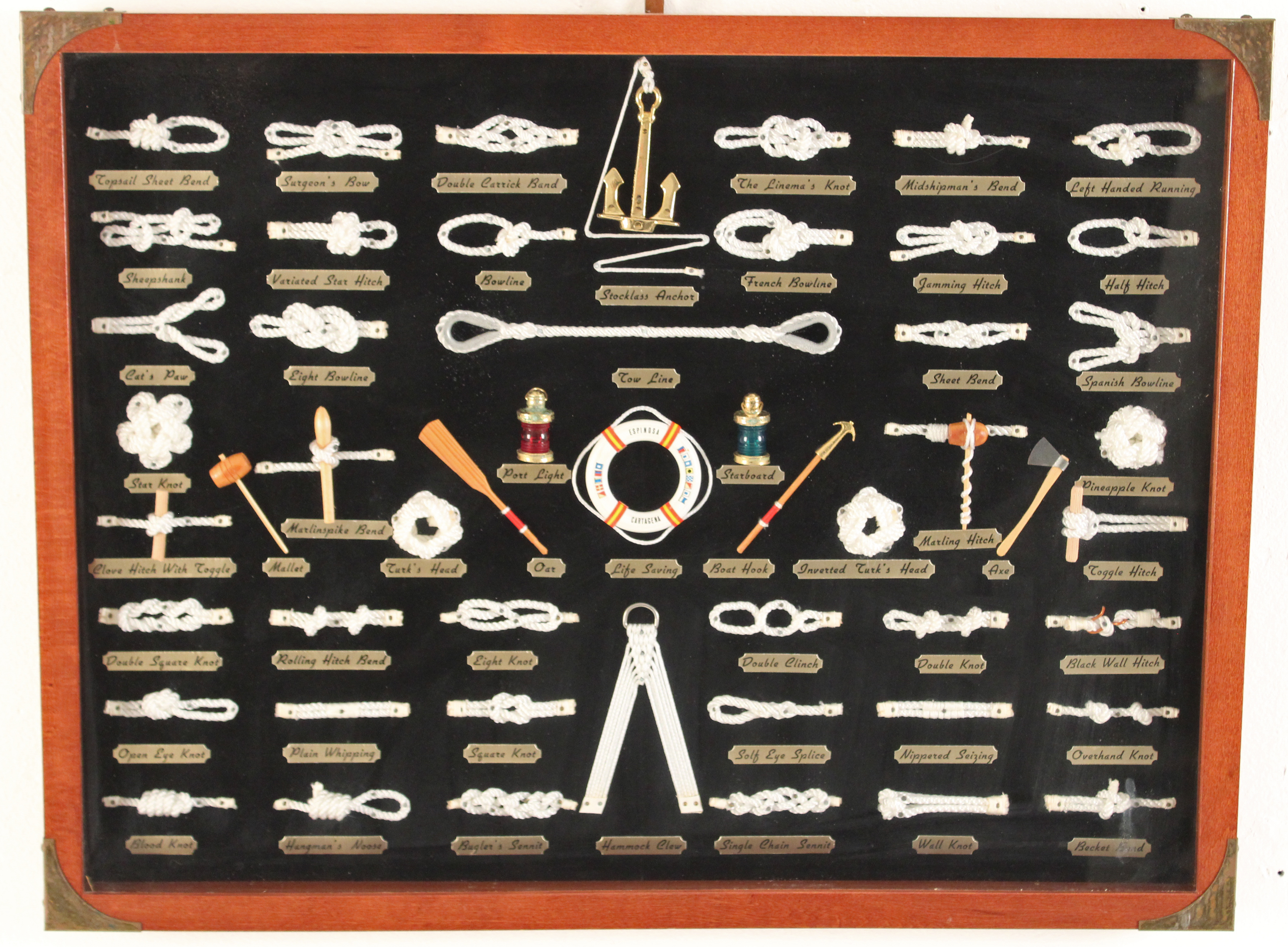 DECORATIVE NAUTICAL KNOT DISPLAY