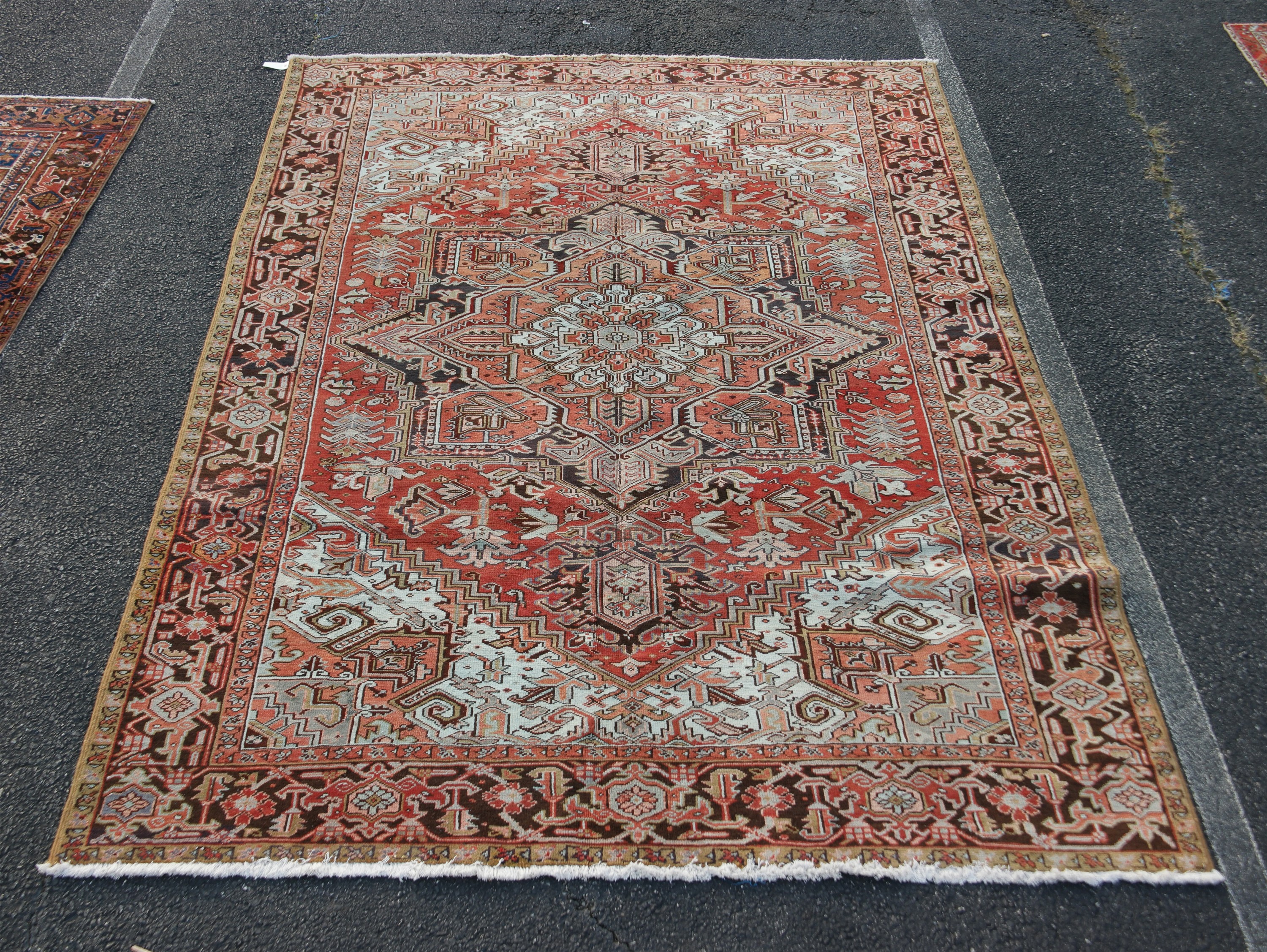 ORIENTAL RUG 8' X 11' HERIZ ORIENTAL