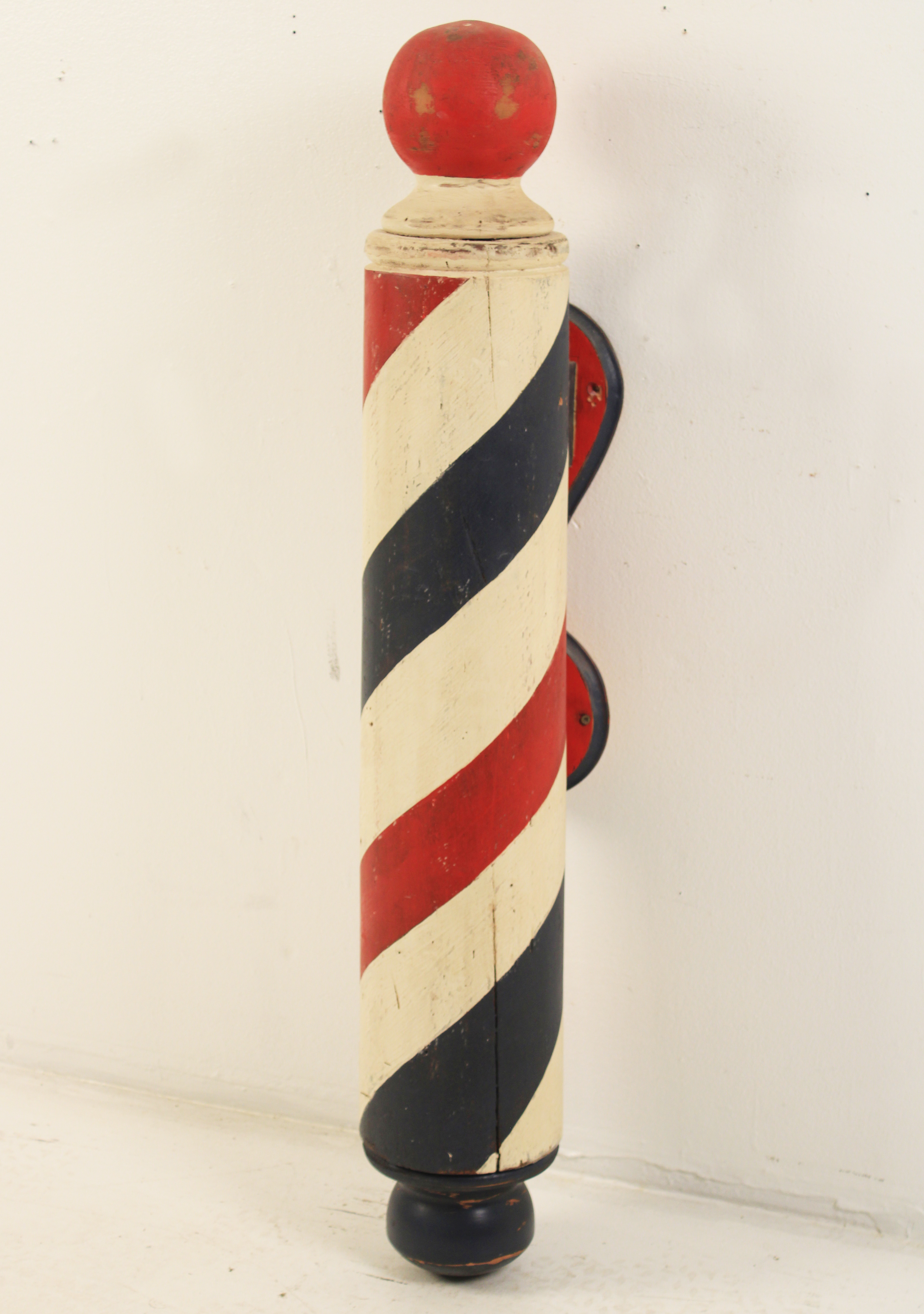 AMERICAN FOLK ART BARBER POLE AMERICAN