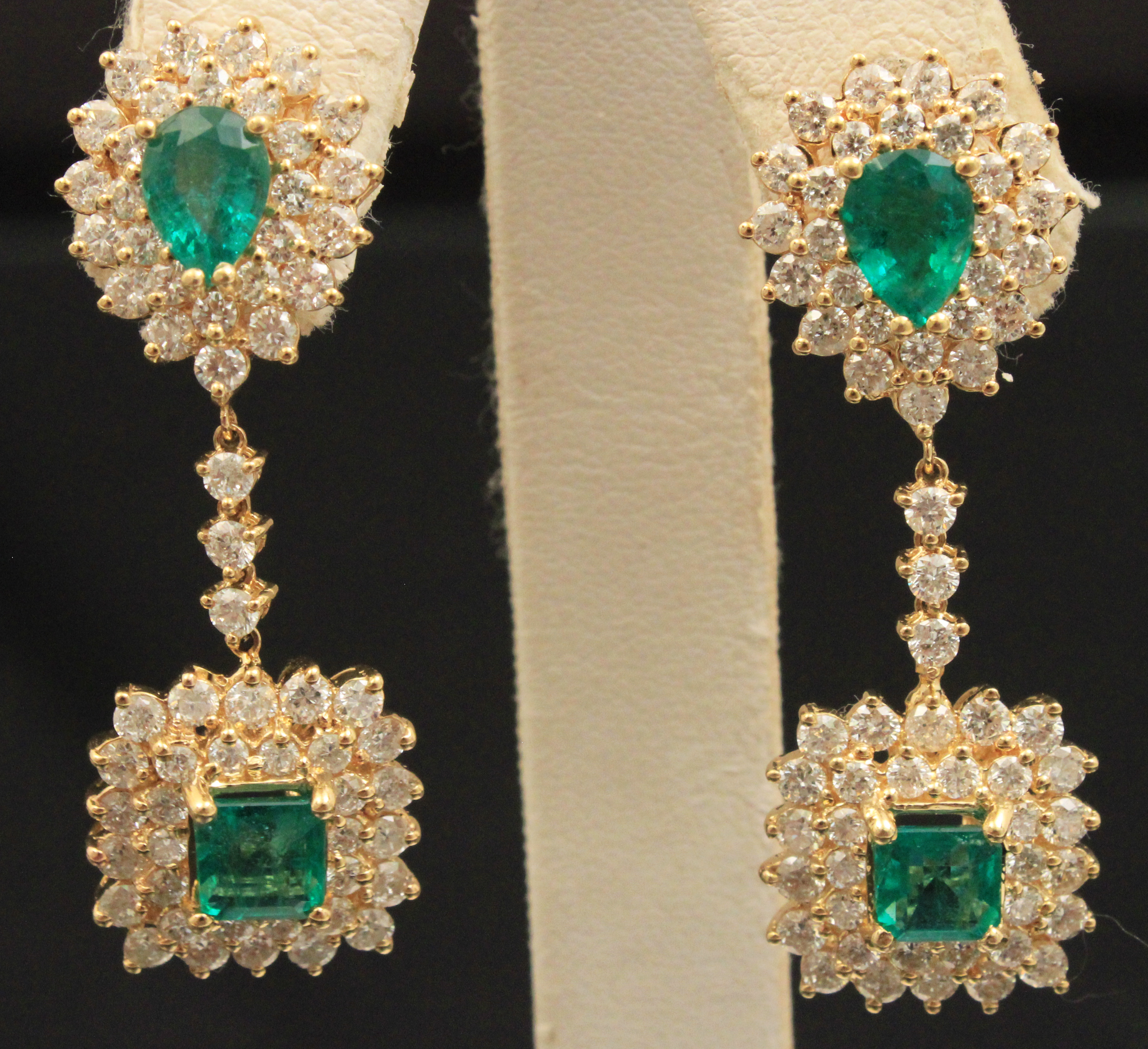 PR OF 18K YELLOW GOLD EMERALD 35ee40