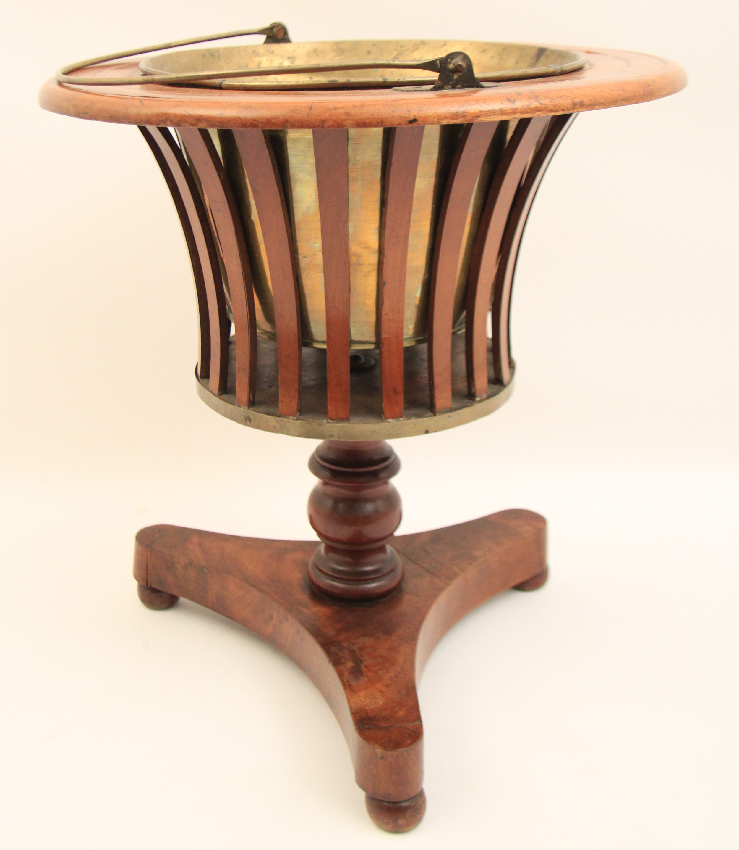 REGENCY STYLE MAHOGANY PLANTER 35ee4d